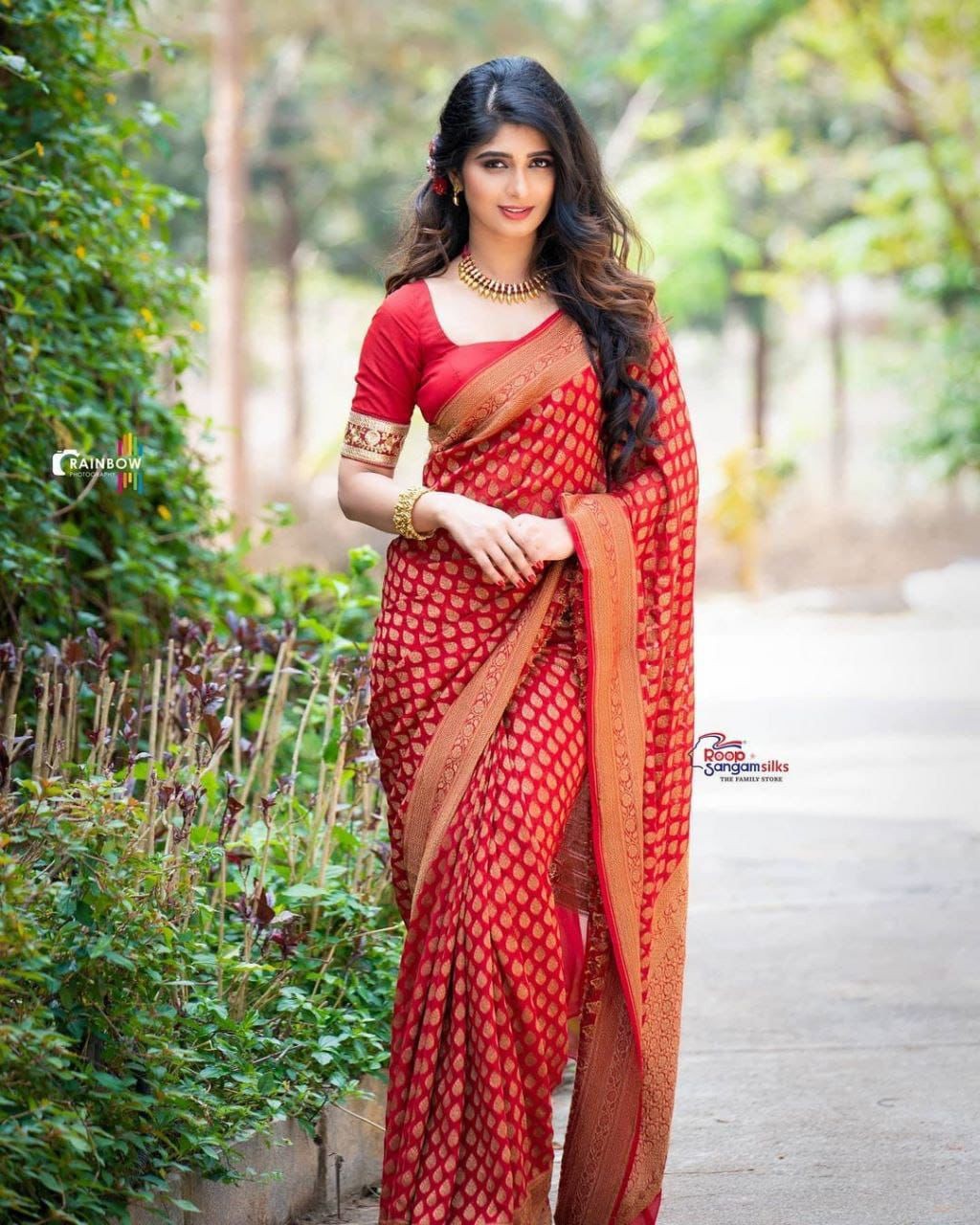 Red silk saree with Running Excusive Jacquard