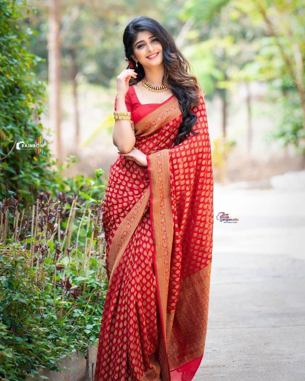 Red silk saree with Running Excusive Jacquard